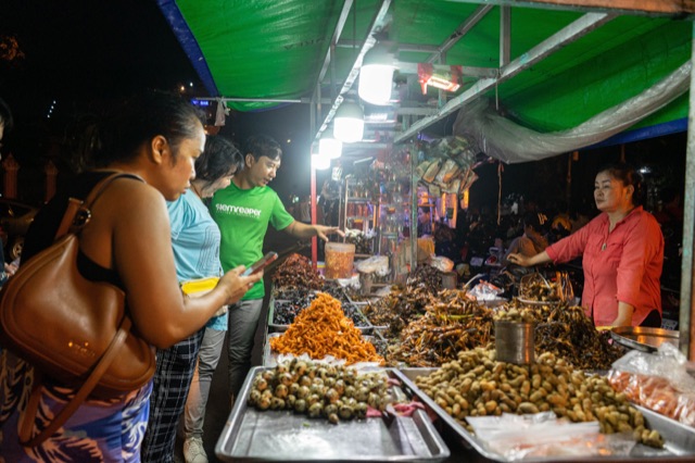 Phnom Penh Evening Foodie Tour by Tuk Tuk