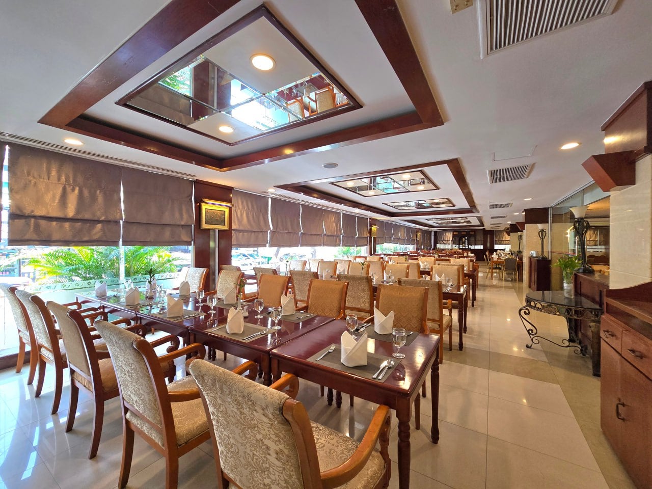 Palm View Restaurant - Phnom Penh Hotel