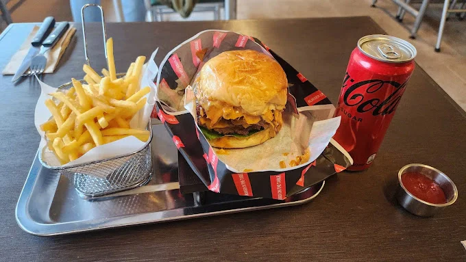 Burger On the Table (BOT)