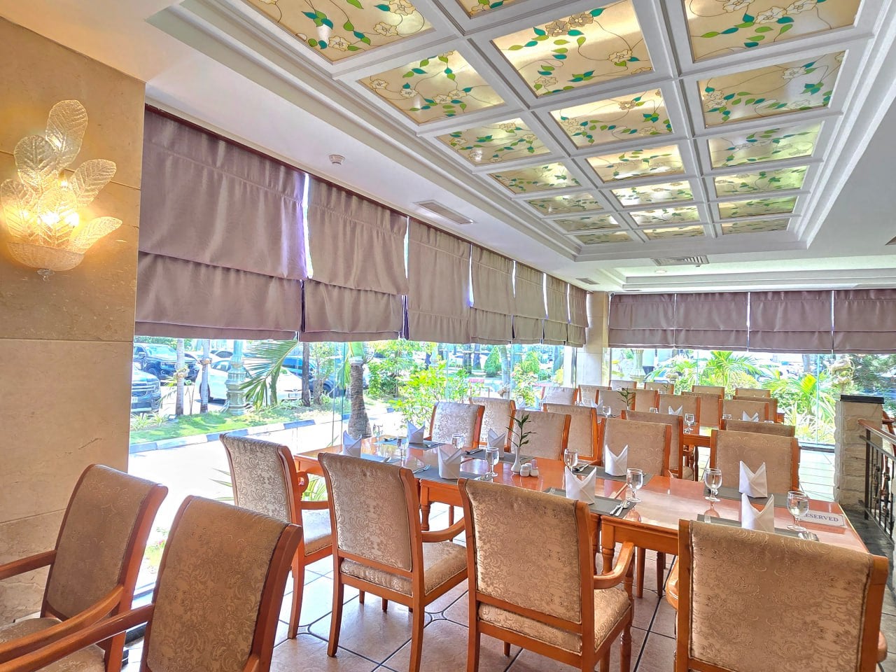 Palm View Restaurant - Phnom Penh Hotel